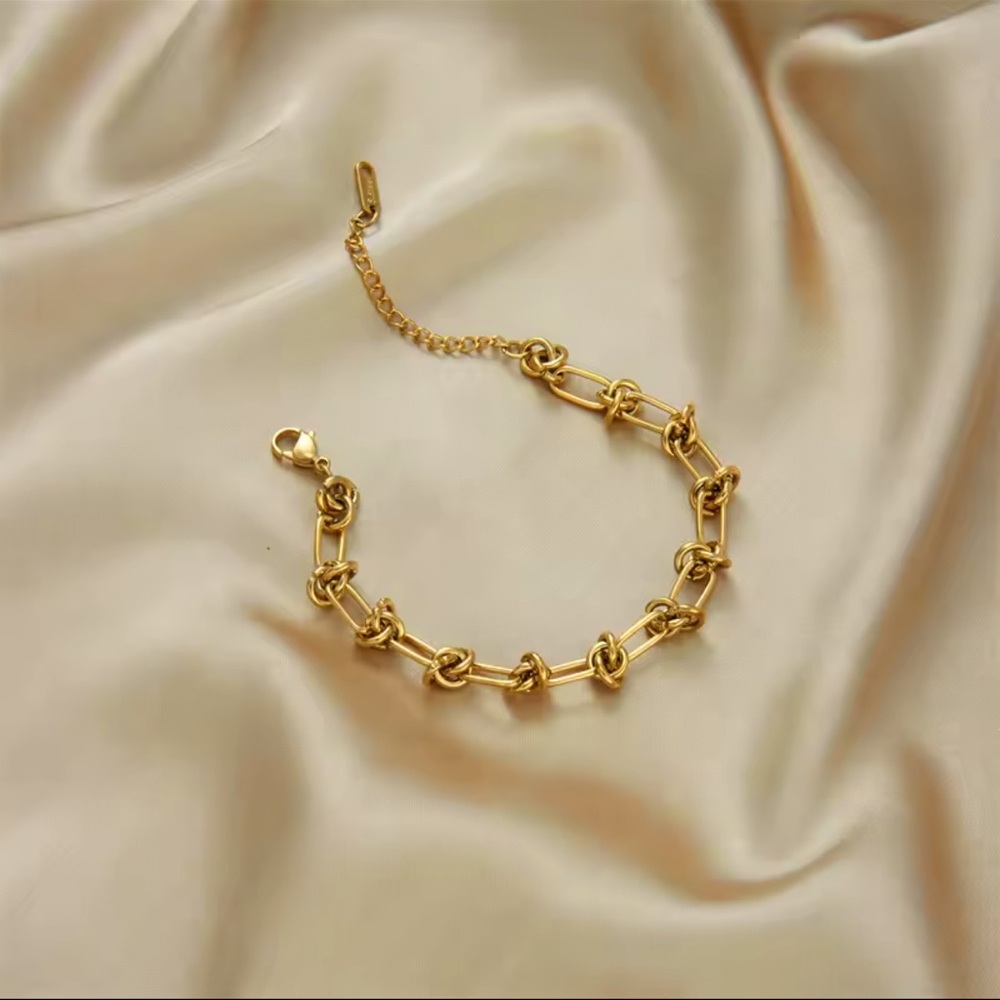 New 18k Gold Knot Link Bracelet Plated Stainless Steel New 18k Gold Knot Link Bracelet Plated Stainless Steel